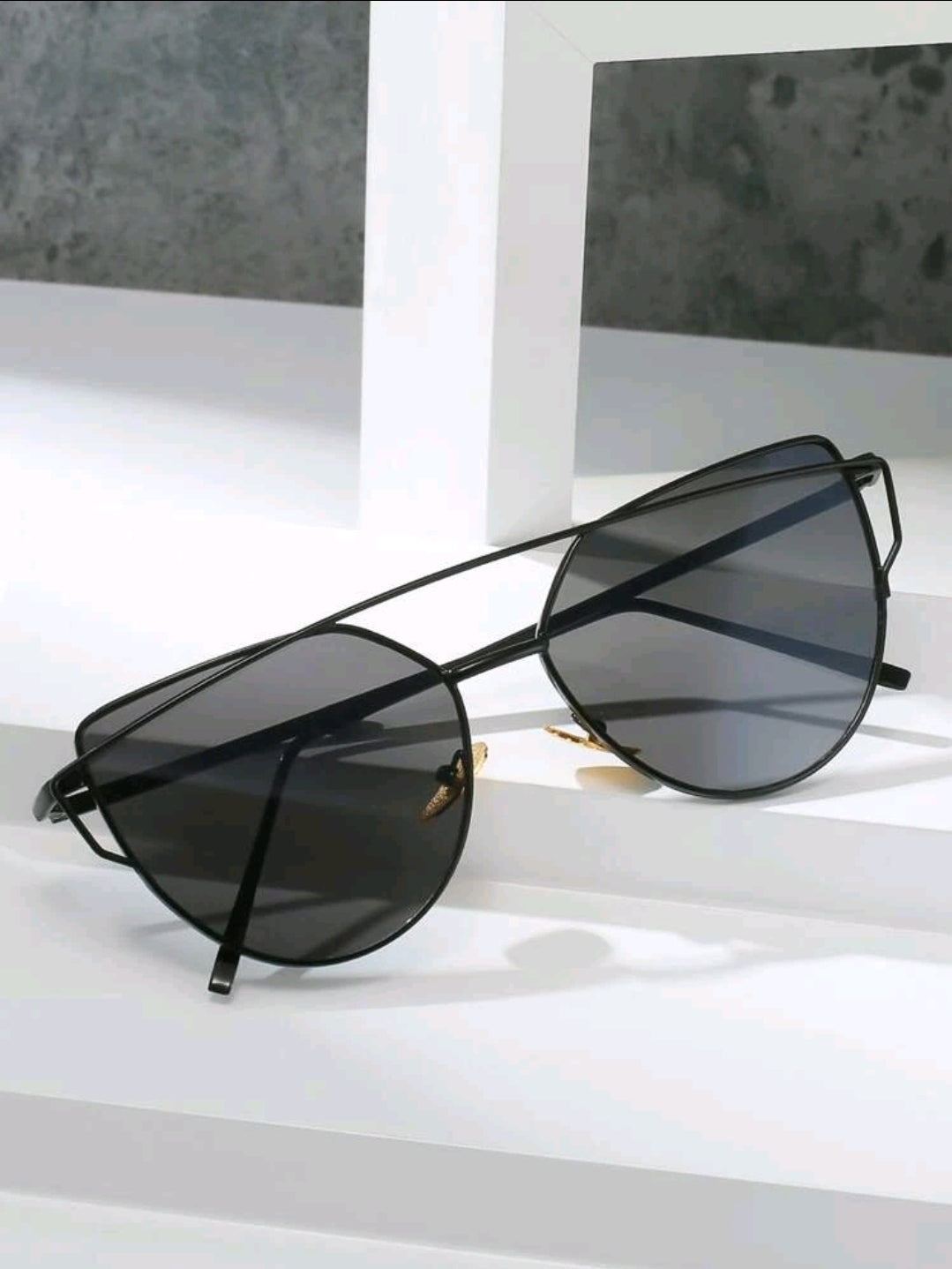 Metal Frame Fashion Glasses